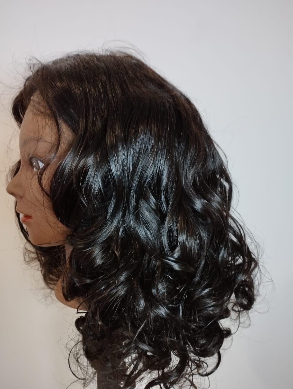 Perruque femme cheveux bouclés 14". Cheveux humains, origine Vietnam